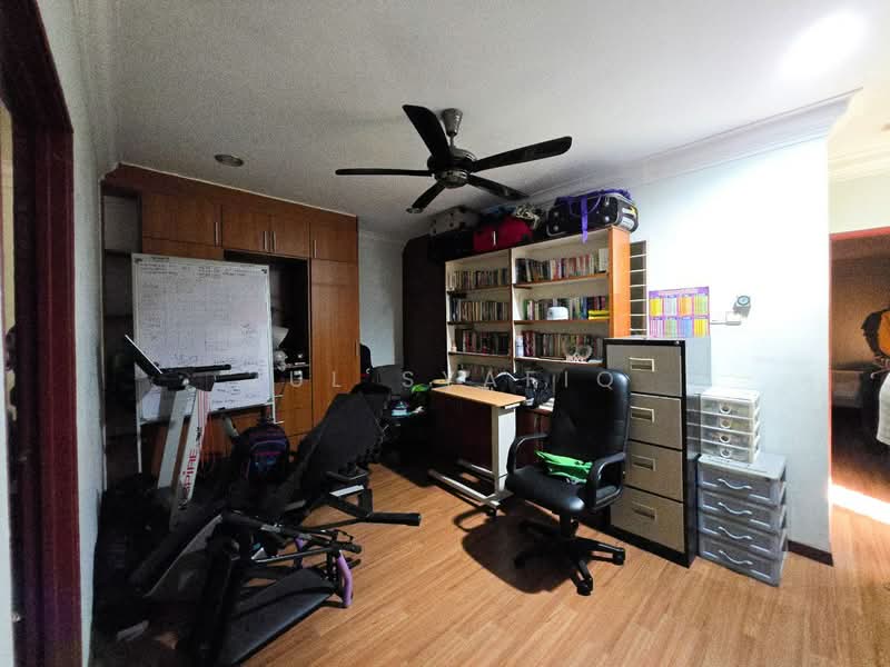 Bungalow for Sale in Kampung Sungai Pelong (Sungai Buloh) - Zul Syafiq - Study - PropertyGuru.com.my