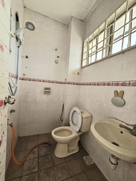 TAMAN PUCHONG UTAMA untuk Untuk Dijual - RM 578,000, Mac 2026 - Bathroom - PropertyGuru.com.my