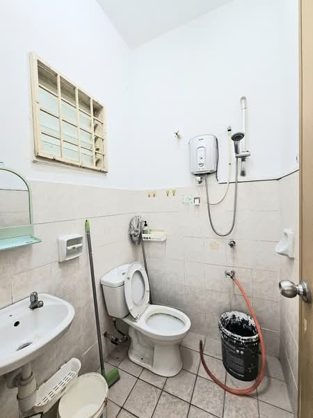 TAMAN PUCHONG UTAMA untuk Untuk Dijual - RM 578,000, Mac 2026 - Bathroom - PropertyGuru.com.my