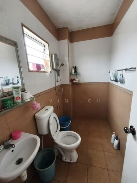 2-storey Terraced House for Sale in Bandar Putra Permai (Seri Kembangan) - Alvin Loh - Bathroom - PropertyGuru.com.my