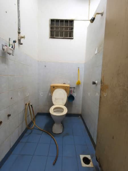 1-storey Terraced House for Sale in Taman Seri Rambai (Bukit Rambai) - Yu Chuan Yau - Bathroom - PropertyGuru.com.my