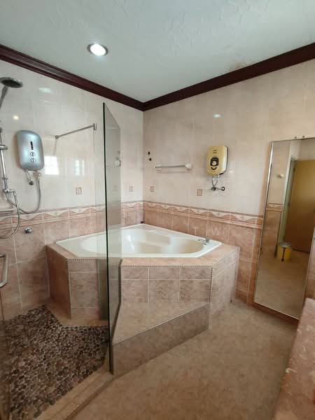 Rumah Berkembar untuk Dijual di Taman Megah Kepong (Kepong) - Kiing TW - Bathroom - PropertyGuru.com.my