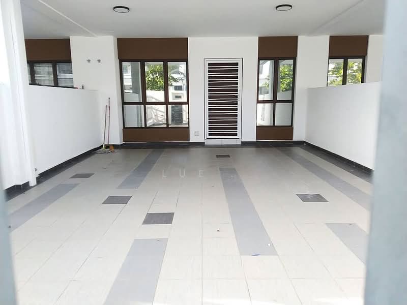 2-storey Terraced House for Sale in Shah Alam (Selangor) - Lue . - Car Park - PropertyGuru.com.my
