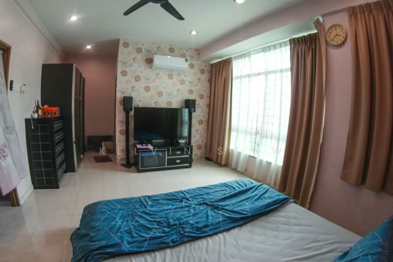 Apartment for Sale at I Suria - Kelvin Seow - Bedroom - PropertyGuru.com.my