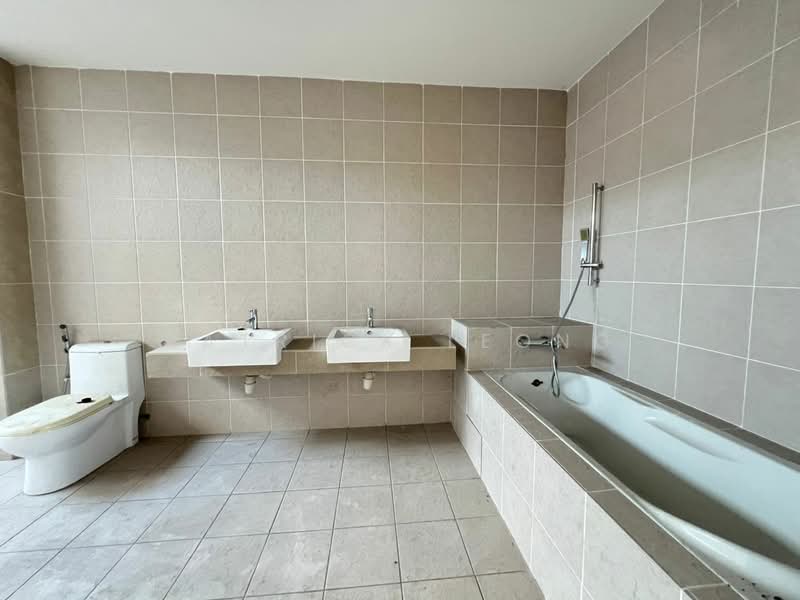 2.5-storey Terraced House for Sale in Bandar Country Homes (Rawang) - Patrick Leong - Bathroom - PropertyGuru.com.my