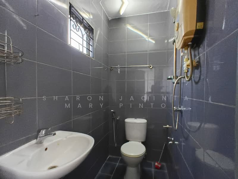 Taman Cheong Loong untuk Untuk Dijual - RM 300,000, Mac 2026 - Bathroom - PropertyGuru.com.my