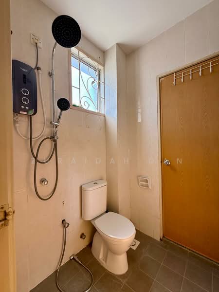 Semi-Detached House for Sale in Saujana Impian (Kajang) - Zuraidah Dan - Bathroom - PropertyGuru.com.my