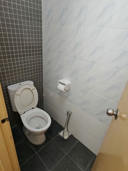 Office for Rent in Bandar Bukit Tinggi (Klang) - JC Lee - Bathroom - PropertyGuru.com.my