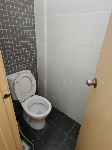 Office for Rent in Bandar Bukit Tinggi (Klang) - JC Lee - Bathroom - PropertyGuru.com.my
