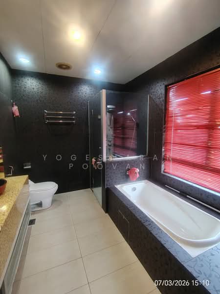 Semi-Detached House for Sale in Klang (Selangor) - Yogesvaran Poovan - Bathroom - PropertyGuru.com.my