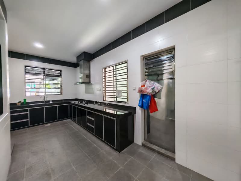 Cluster House for Sale in Taman Adda Heights (Tebrau) - Kok Hui - Kitchen - PropertyGuru.com.my