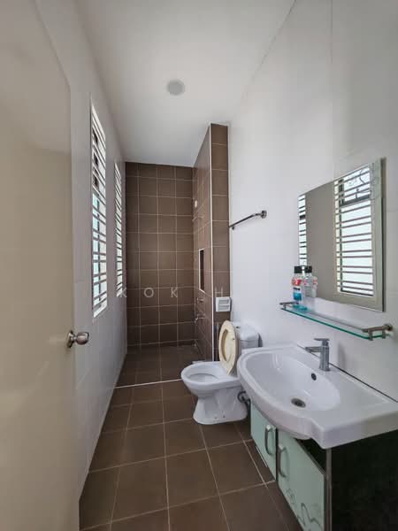 Cluster House for Sale in Taman Adda Heights (Tebrau) - Kok Hui - Bathroom - PropertyGuru.com.my