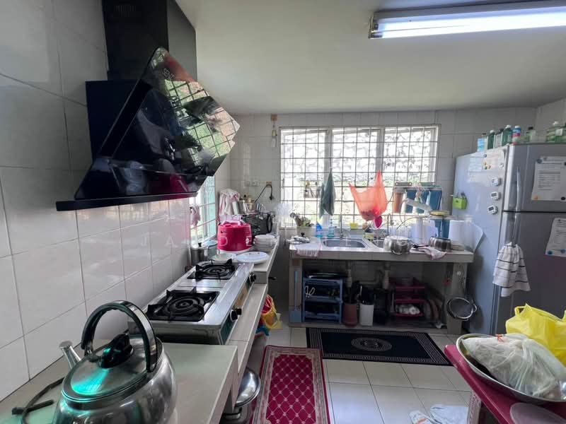 Seksyen 12 untuk Untuk Dijual - RM 1,900,000, Mac 2026 - Kitchen - PropertyGuru.com.my