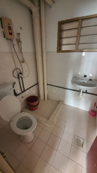 Condominium for Sale at Pelangi Indah Condominium - Wesley Fu - Bathroom - PropertyGuru.com.my