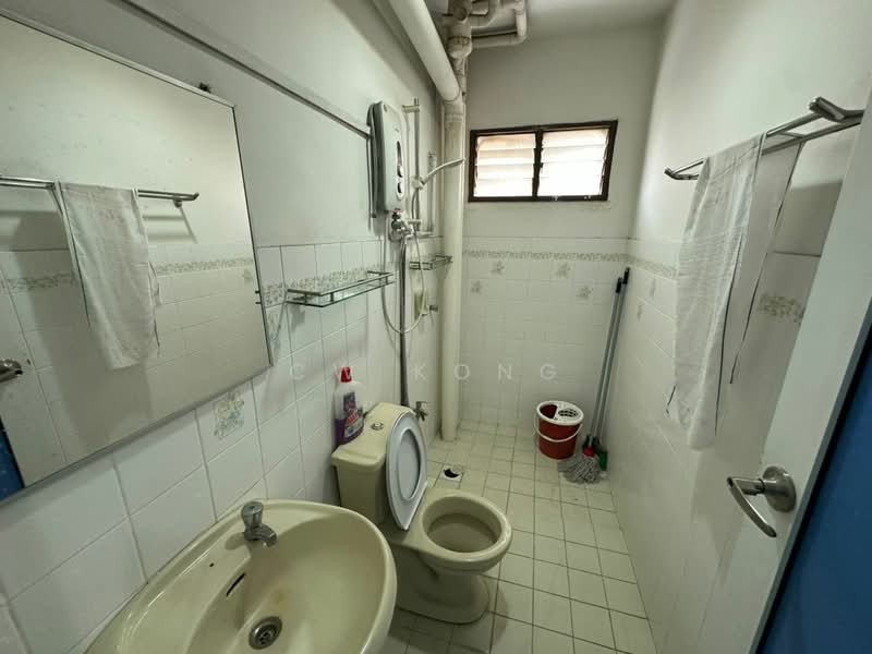 Apartment for Rent at Sri Intan 1 - CW Kong - Bathroom - PropertyGuru.com.my