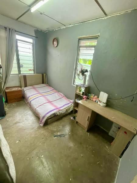 Ampang Double Storey Corner House For Sale untuk Untuk Dijual - RM 230,000, Mac 2026 - Bedroom - PropertyGuru.com.my