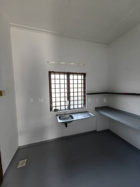 2-storey Terraced House for Sale in Taman Bukit Jaya (Ulu Tiram) - Amir Faris Rusli - Kitchen - PropertyGuru.com.my