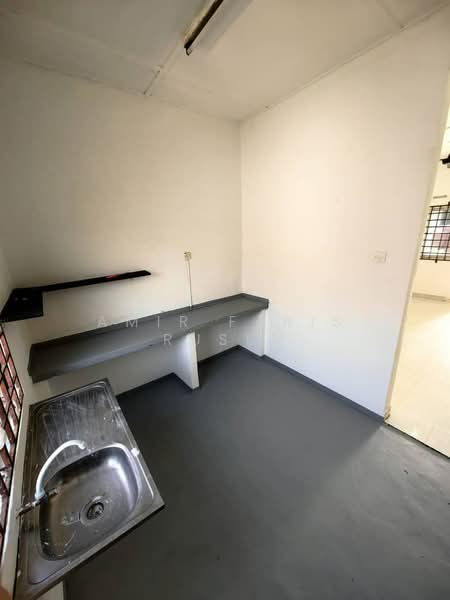 2-storey Terraced House for Sale in Taman Bukit Jaya (Ulu Tiram) - Amir Faris Rusli - Kitchen - PropertyGuru.com.my