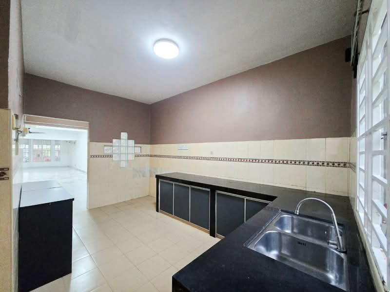 Taman Pinggiran Batu Caves untuk Untuk Dijual - RM 640,000, Mac 2026 - Kitchen - PropertyGuru.com.my