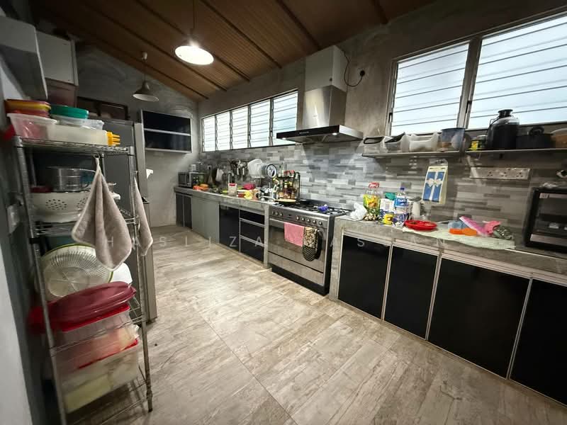 Semi-Detached House for Sale in Seksyen 1 Bandar Baru Bangi (Bandar Baru Bangi) - Hasliza Hassan - Kitchen - PropertyGuru.com.my