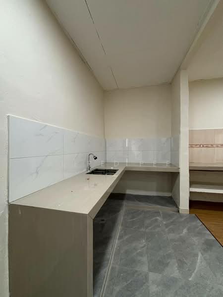 Taman Sri Pulai Kangkar Pulai untuk Untuk Dijual - RM 399,000, Mac 2026 - Kitchen - PropertyGuru.com.my