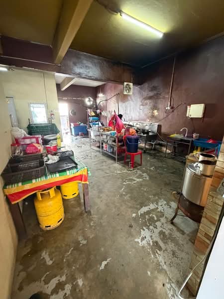 Shop for Sale in Saleng (Senai) - Shilee . - Kitchen - PropertyGuru.com.my
