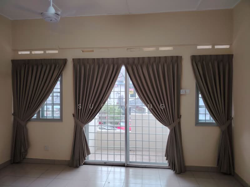 Taman Puchong Intan untuk Untuk Disewa - RM 1,600 /bulan, Mac 2026 - Balcony - PropertyGuru.com.my
