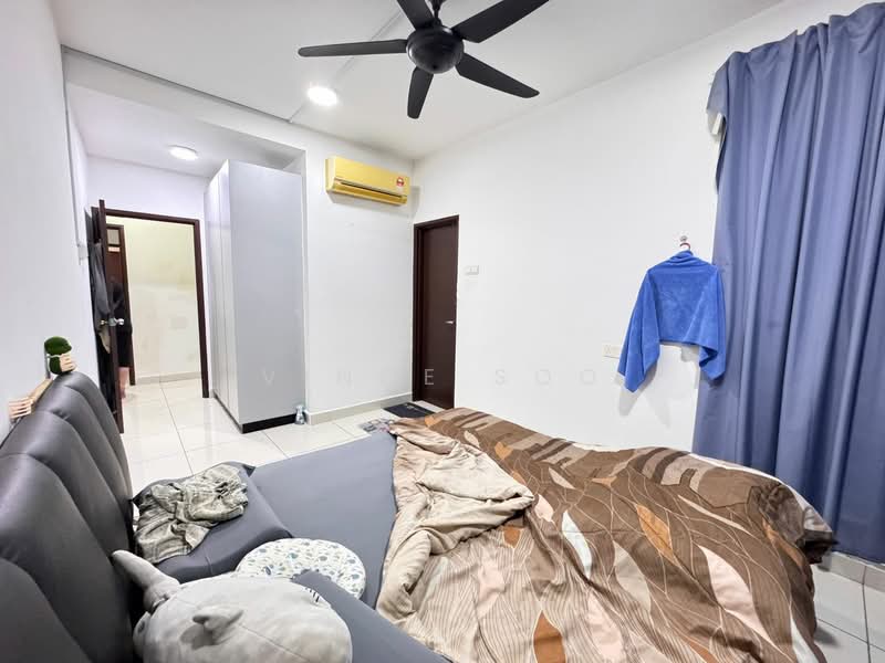 Service Residence for Sale at KSL Residence @ Daya - Vince Soo - Bedroom - PropertyGuru.com.my