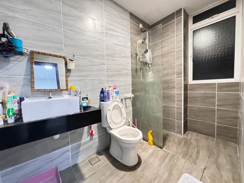 Service Residence for Sale at KSL Residence @ Daya - Vince Soo - Bathroom - PropertyGuru.com.my