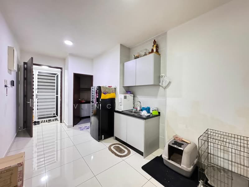 Service Residence for Sale at KSL Residence @ Daya - Vince Soo - Kitchen - PropertyGuru.com.my