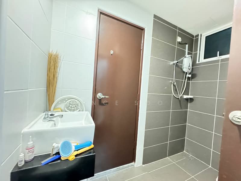 Service Residence for Sale at KSL Residence @ Daya - Vince Soo - Bathroom - PropertyGuru.com.my
