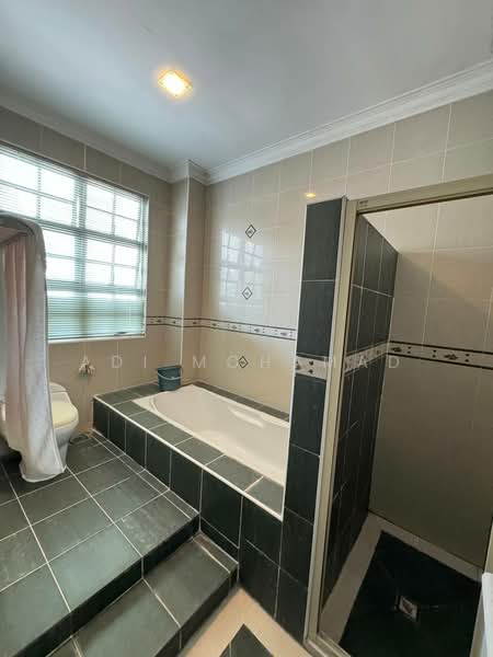 Semi-Detached House for Sale in Bukit Antarabangsa (Ulu Kelang) - Adi Mohamad - Bathroom - PropertyGuru.com.my