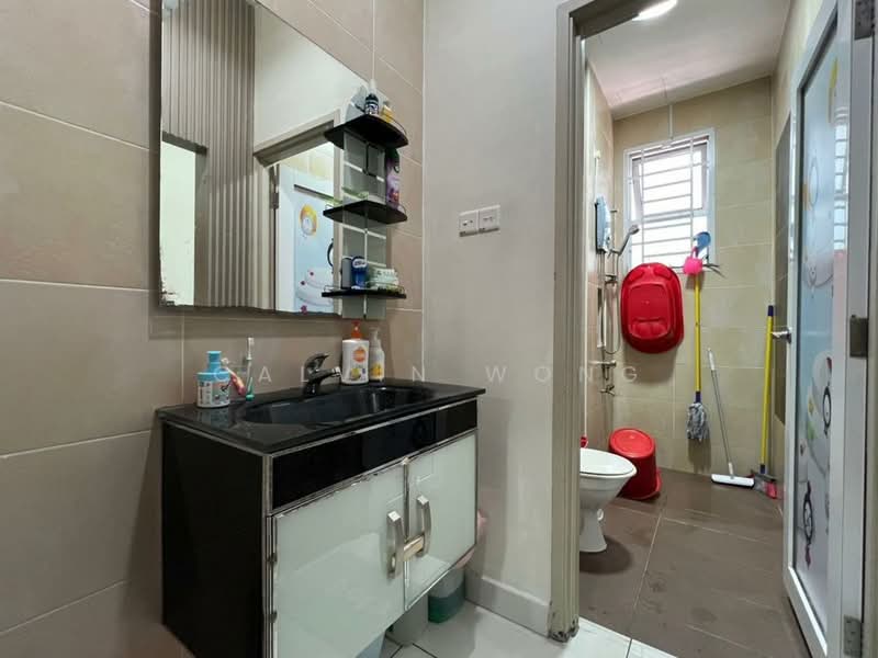 Semi-Detached House for Sale in Ulu Tiram (Johor) - Calvin Wong - Bathroom - PropertyGuru.com.my