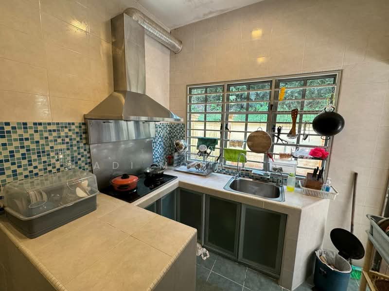 Semi-Detached House for Sale in Ampang Jaya (Ampang) - Adi Mohamad - Kitchen - PropertyGuru.com.my