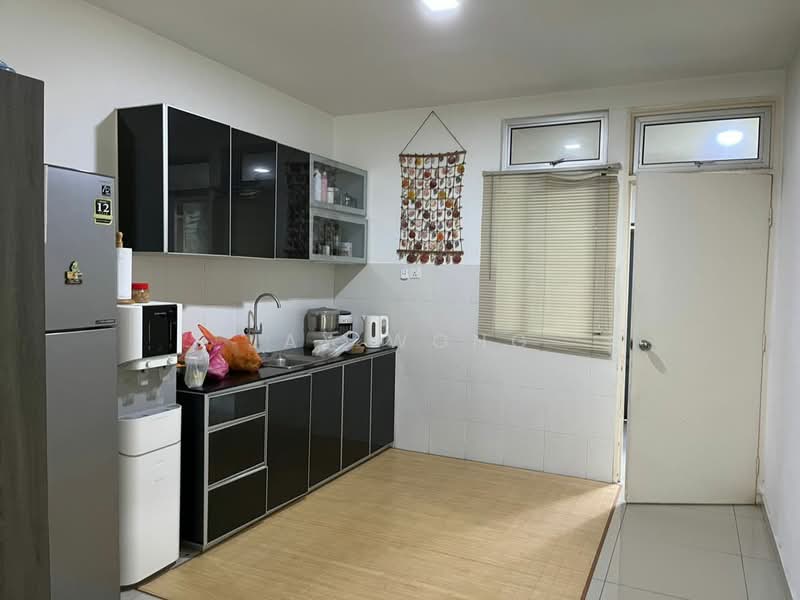 Taman Ehsan Jaya untuk Untuk Dijual - RM 750,000, Mac 2026 - Kitchen - PropertyGuru.com.my