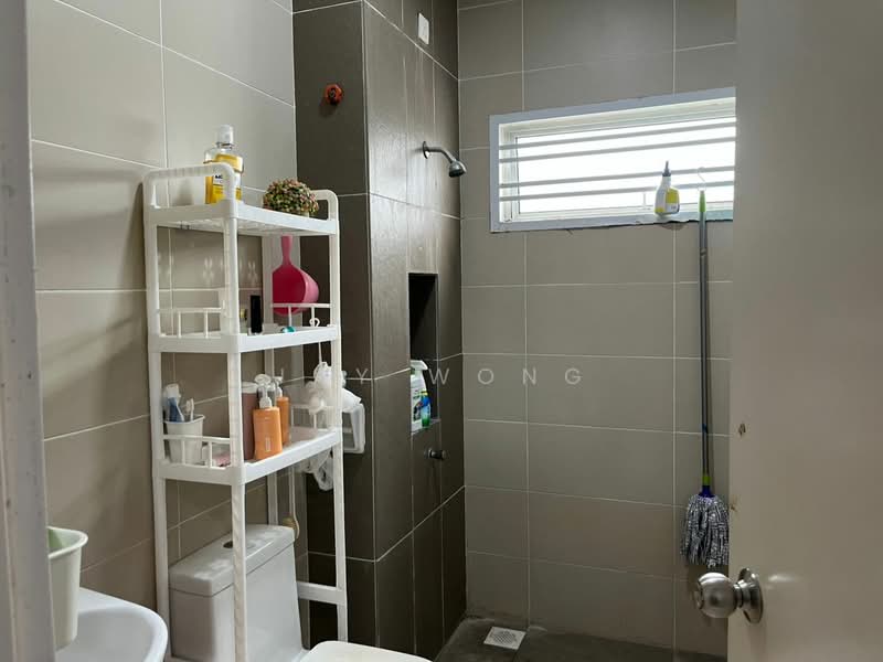 Taman Ehsan Jaya untuk Untuk Dijual - RM 750,000, Mac 2026 - Bathroom - PropertyGuru.com.my