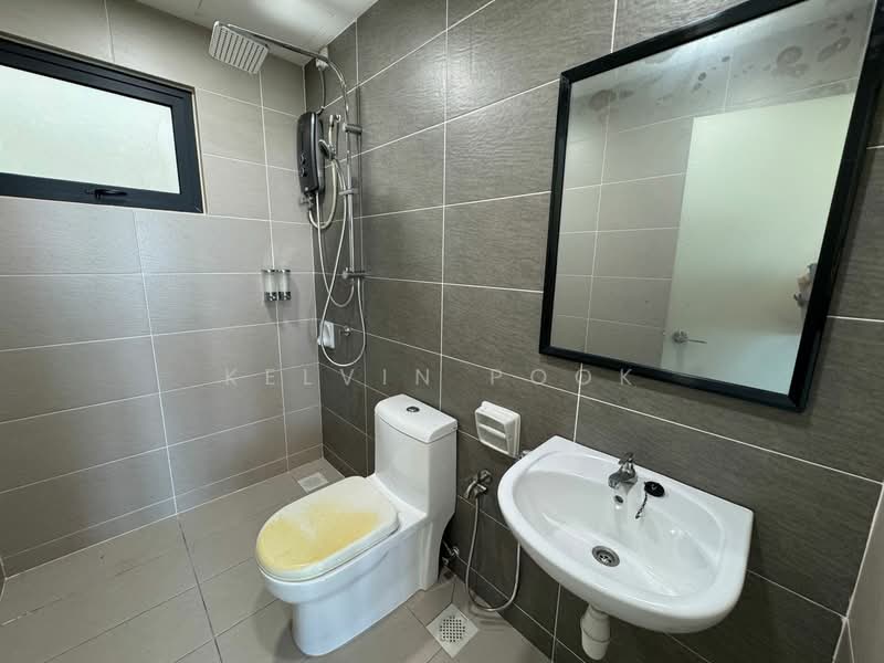 Condominium for Sale at Skyvilla @ D'Island - Kelvin Pook - Bathroom - PropertyGuru.com.my