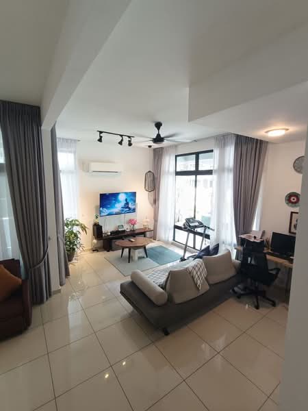 Cluster House for Sale in Setia Eco Cascadia (Tebrau) - Ethan Gan - Living Room - PropertyGuru.com.my