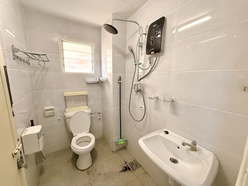 Apartment for Rent at Elite Apartment - Bashir Ahmad Bin Peer Mohamed - Bathroom - PropertyGuru.com.my