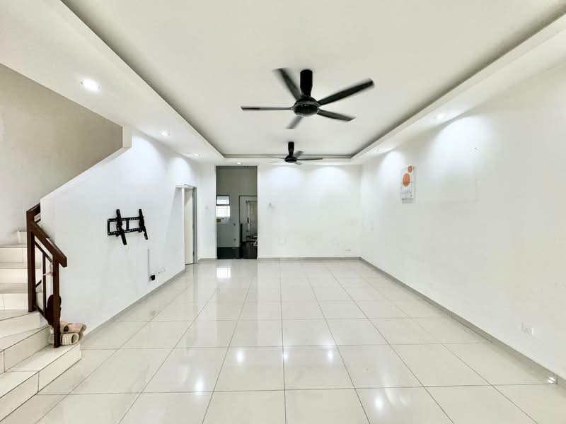 Ruby Garden, Bandar Saujana Putra untuk Untuk Dijual - RM 600,000, Apr 2026 - Living Room - PropertyGuru.com.my