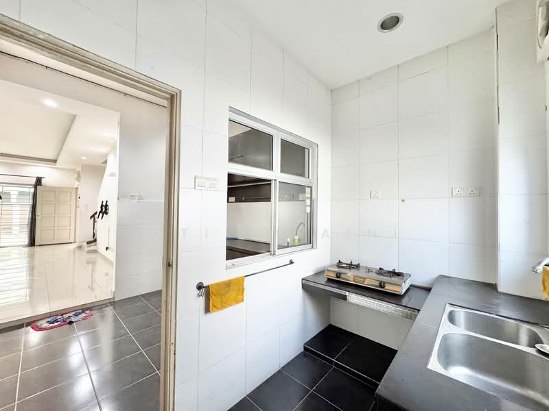 Ruby Garden, Bandar Saujana Putra untuk Untuk Dijual - RM 600,000, Apr 2026 - Kitchen - PropertyGuru.com.my