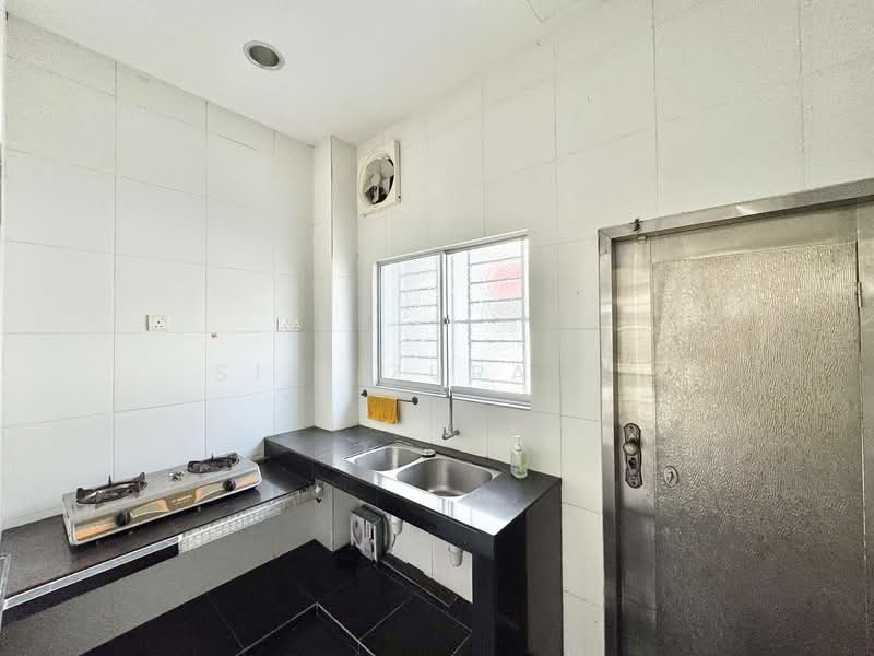 Ruby Garden, Bandar Saujana Putra untuk Untuk Dijual - RM 600,000, Apr 2026 - Kitchen - PropertyGuru.com.my