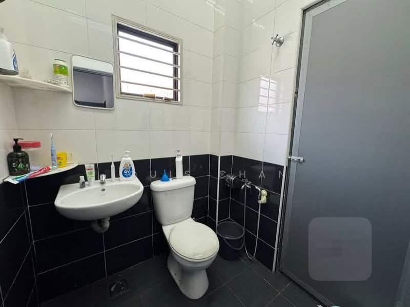 Jalan Harmoni, Batu Belah Klang untuk Untuk Dijual - RM 585,000, Mac 2026 - Bathroom - PropertyGuru.com.my