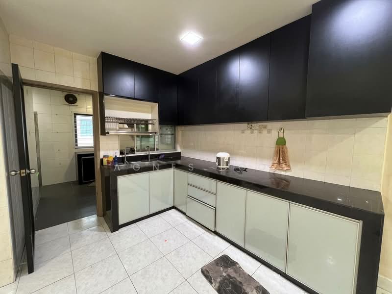 2.5-storey Terraced House for Sale in Taman Bukit Jaya (Ulu Tiram) - Agnes Boo - Kitchen - PropertyGuru.com.my