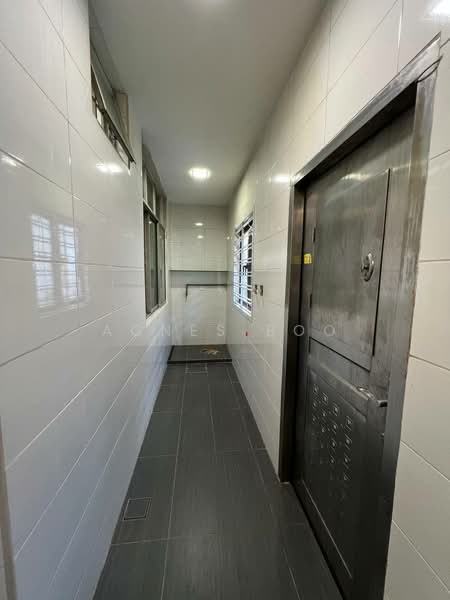 2.5-storey Terraced House for Sale in Taman Bukit Jaya (Ulu Tiram) - Agnes Boo - Corridor - PropertyGuru.com.my