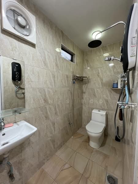 2.5-storey Terraced House for Sale in Taman Bukit Jaya (Ulu Tiram) - Agnes Boo - Bathroom - PropertyGuru.com.my