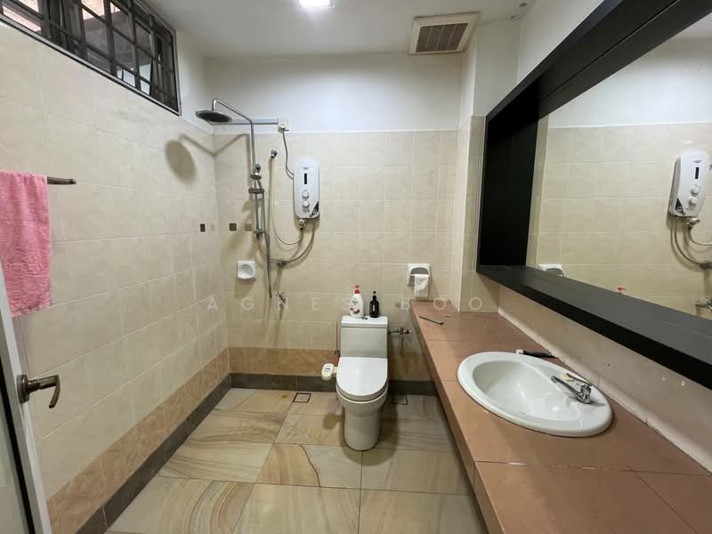 2.5-storey Terraced House for Sale in Taman Bukit Jaya (Ulu Tiram) - Agnes Boo - Bathroom - PropertyGuru.com.my