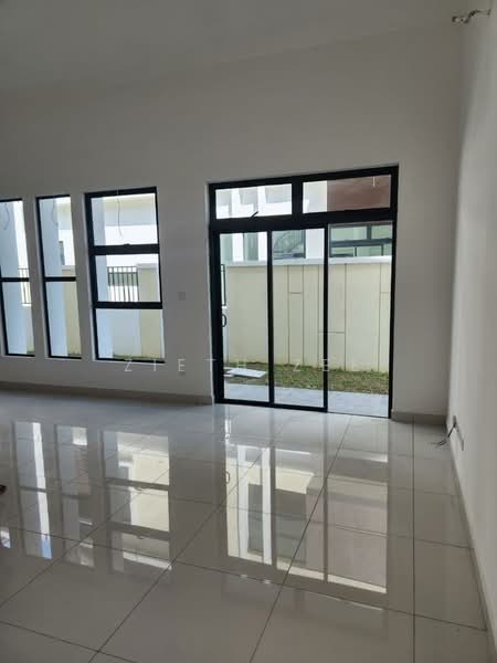 TAMAN IMPIAN EMAS (HONEYDALE RESIDENCE) untuk Untuk Dijual - RM 1,100,000, Mac 2026 - Living Room - PropertyGuru.com.my