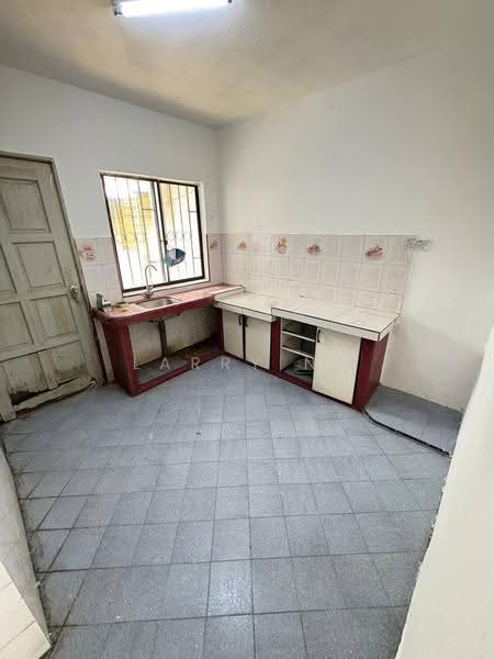 Terraced House for Sale in Taman Damai Jaya (Skudai) - Larry Ng - Kitchen - PropertyGuru.com.my
