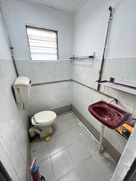 Terraced House for Sale in Taman Damai Jaya (Skudai) - Larry Ng - Bathroom - PropertyGuru.com.my